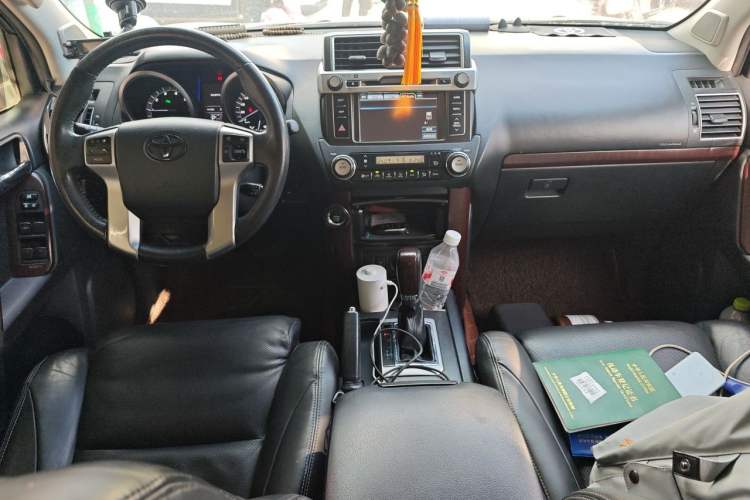 Used Toyota Prado 2014 4.0L Automatic TX-L NAVI Center Console