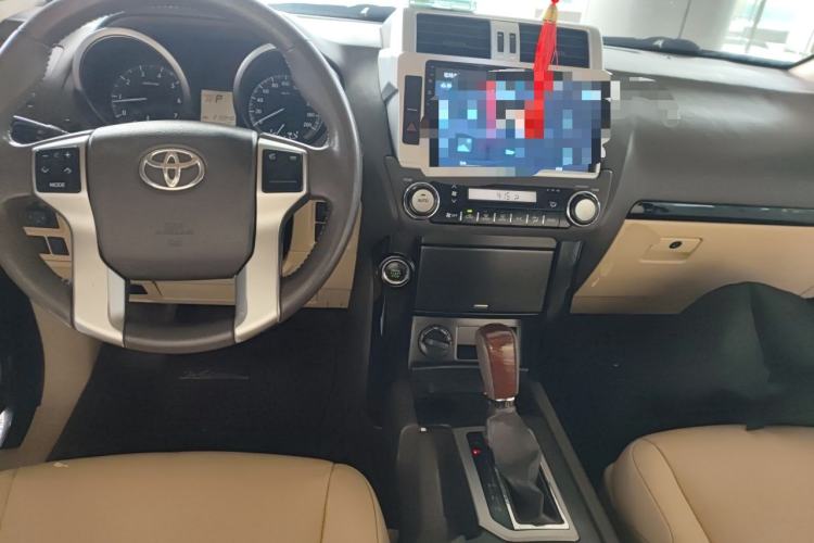 Used Toyota Prado 2014 2.7L Automatic Standard Edition Center Console