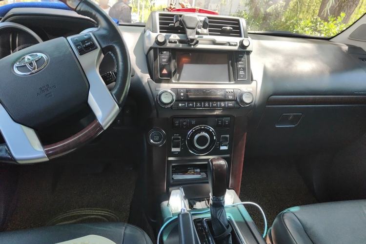 Used Toyota Prado 2014 4.0L Automatic VX NAVI Center Console