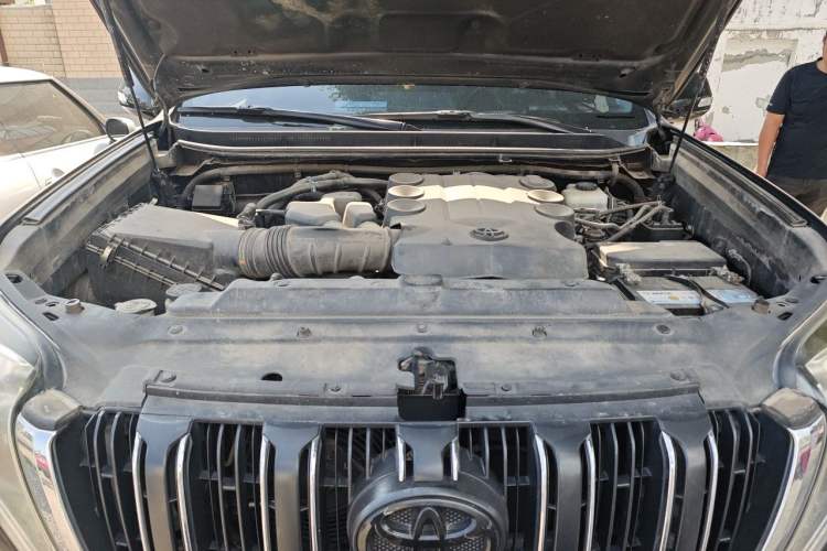 Used Toyota Prado 2014 4.0L Automatic TX-L NAVI Engine Bay