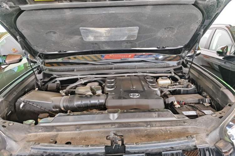 Used Toyota Prado 2014 4.0L Middle East Version Engine Bay