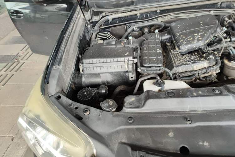 Used Toyota Prado 2014 2.7L Automatic Standard Edition Engine Bay Right