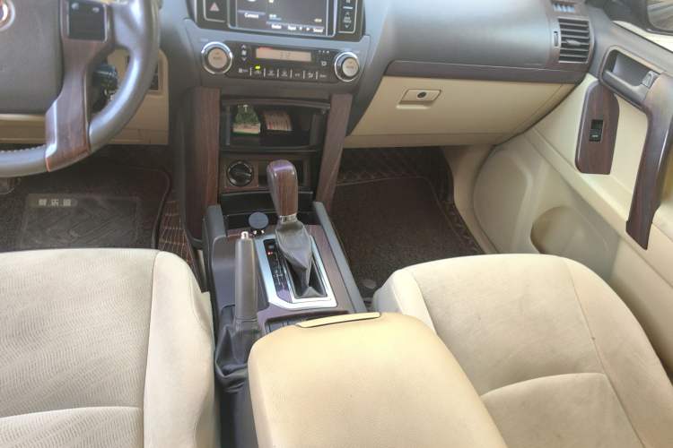 Used Toyota Prado 2014 2.7L Automatic Standard Edition Gear Lever