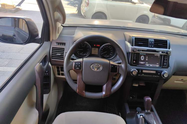 Used Toyota Prado 2014 2.7L Automatic Standard Edition Interior 2