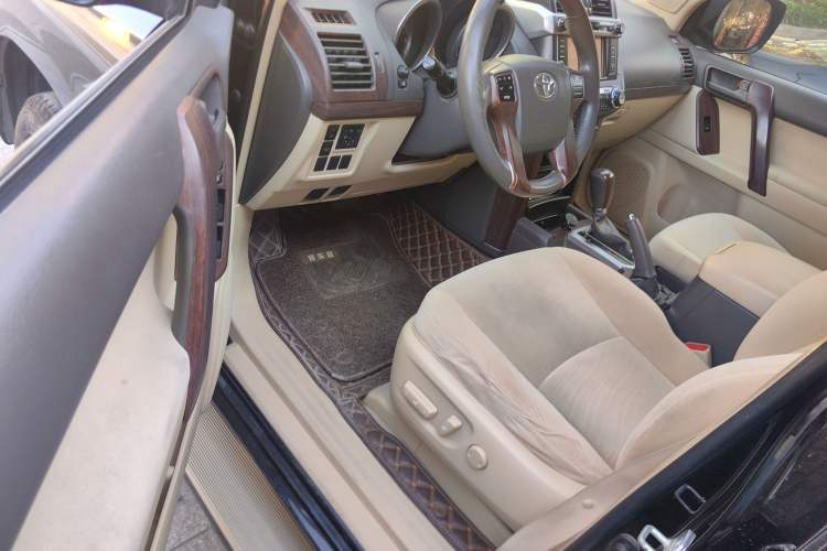 Used Toyota Prado 2014 2.7L Automatic Standard Edition Interior 3
