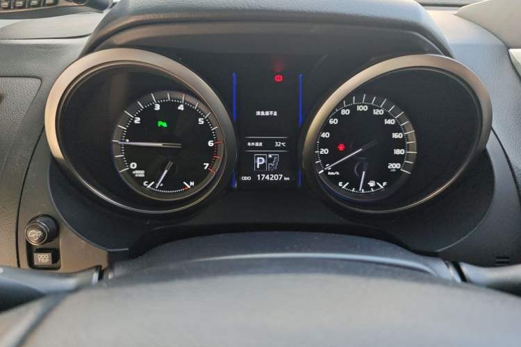 Used Toyota Prado 2014 4.0L Automatic TX-L NAVI Odometer Close Up