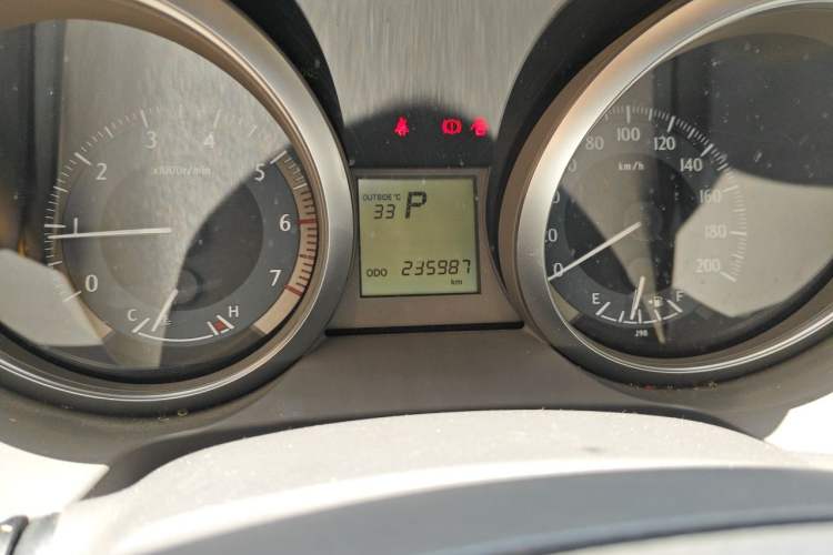 Used Toyota Prado 2014 2.7L Middle East Version Parallel Import Odometer Close Up