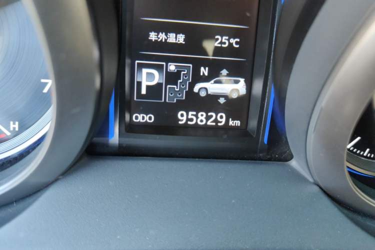 Used Toyota Prado 2014 4.0L Automatic VX NAVI Odometer Close Up