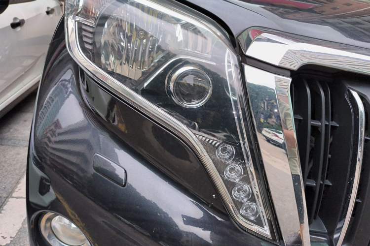 Used Toyota Prado  Right Front Headlight
