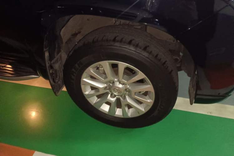 Used Toyota Prado 2014 4.0L Automatic VX NAVI Right Front Wheel Hub