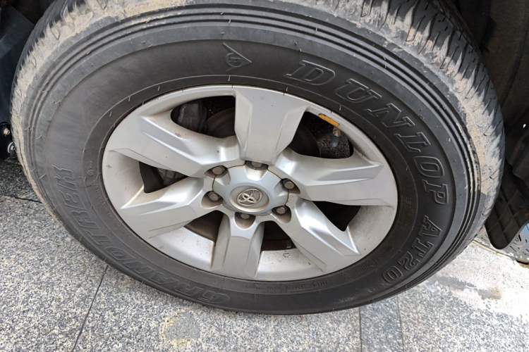 Used Toyota Prado  Right Front Wheel Hub