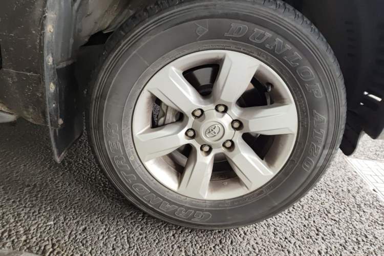 Used Toyota Prado 2014 2.7L Automatic Standard Edition Right Front Wheel Hub