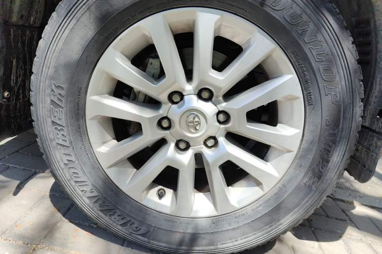 Used Toyota Prado 2014 4.0L Automatic VX NAVI Right Front Wheel Hub