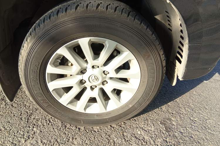 Used Toyota Prado 2014 4.0L Automatic VX NAVI Right Front Wheel Hub