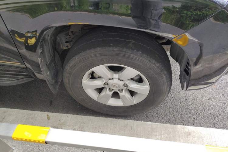 Used Toyota Prado  Right Front Wheel Hub