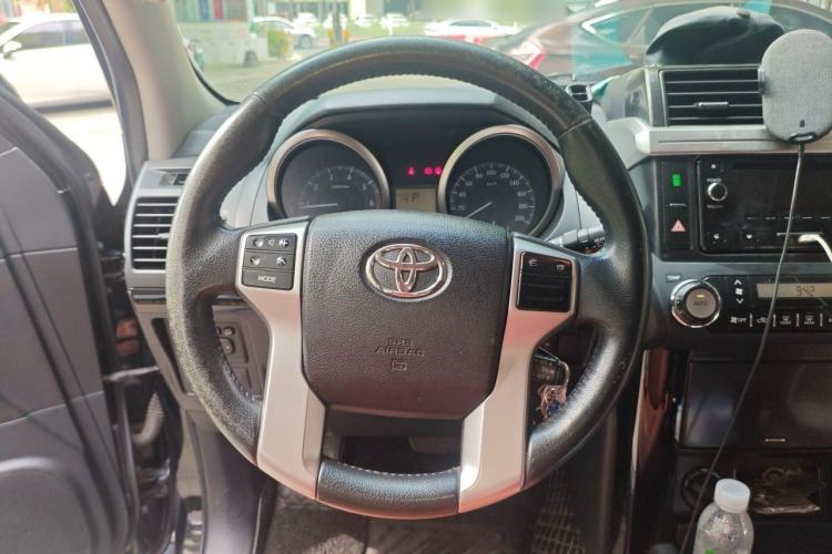 Used Toyota Prado 2014 2.7L Automatic Luxury Edition Steering Wheel