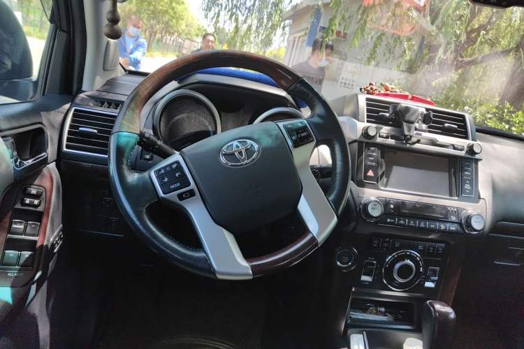 Used Toyota Prado 2014 4.0L Automatic VX NAVI Steering Wheel