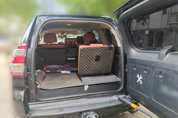 Used Toyota Prado 2014 2.7L Automatic Luxury Edition Trunk