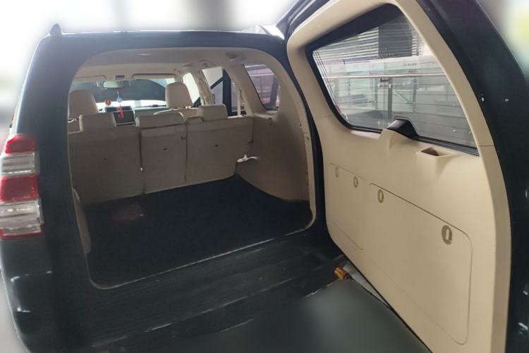 Used Toyota Prado 2014 2.7L Automatic Standard Edition Trunk