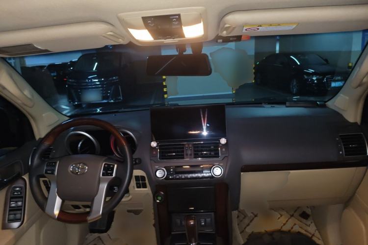 Used Toyota Prado 2014 4.0L Automatic TX-L NAVI Center Console