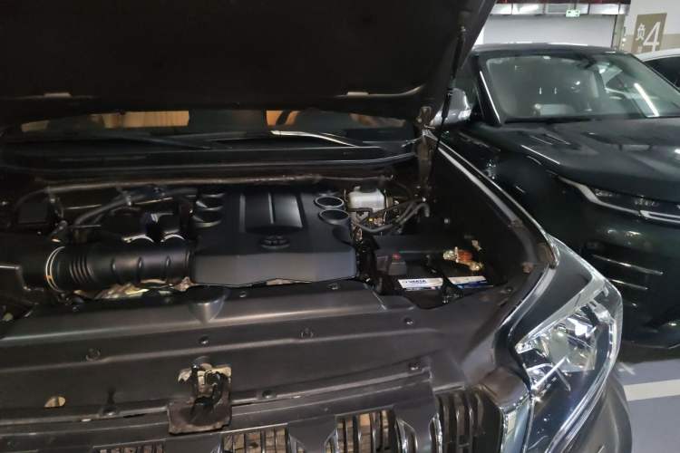 Used Toyota Prado 2014 4.0L Automatic TX-L NAVI Engine Bay Left
