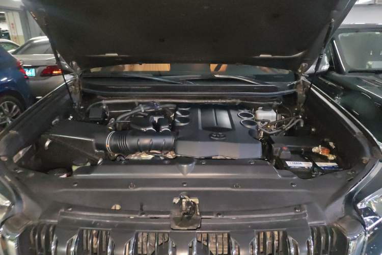 Used Toyota Prado 2014 4.0L Automatic TX-L NAVI Engine Bay