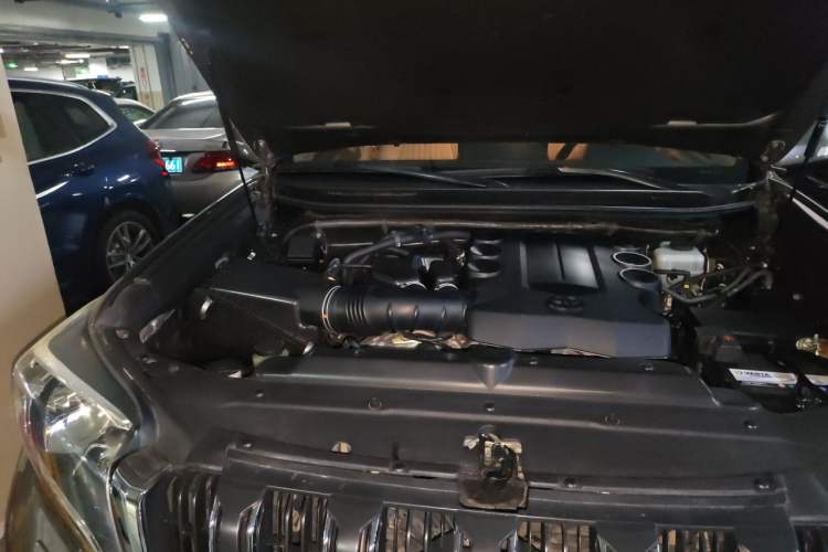 Used Toyota Prado 2014 4.0L Automatic TX-L NAVI Engine Bay Right
