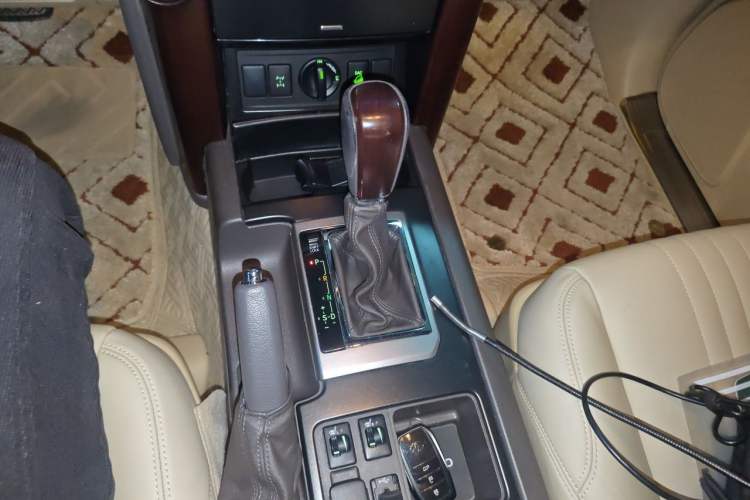 Used Toyota Prado 2014 4.0L Automatic TX-L NAVI Gear Lever