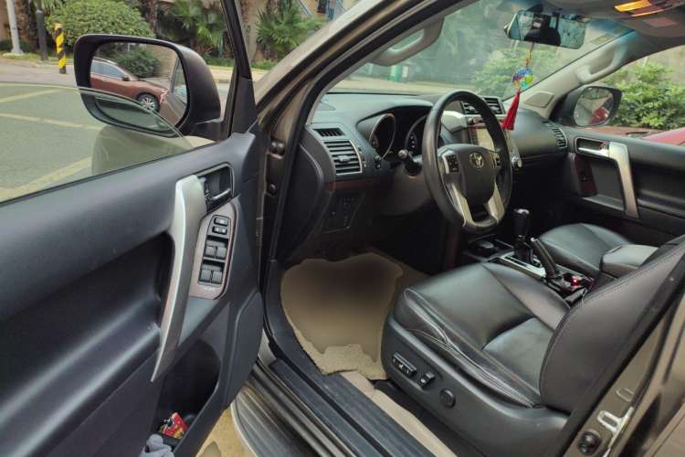 Used Toyota Prado 2014 4.0L Automatic TX-L Driver Seat