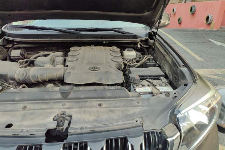Used Toyota Prado 2014 4.0L Automatic TX-L Engine Bay Left