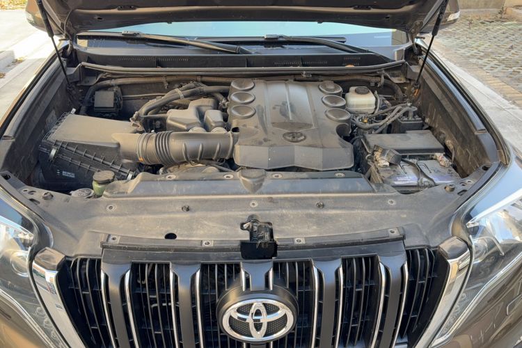 Used Toyota Prado 2014 4.0L Automatic TX-L NAVI Engine Bay