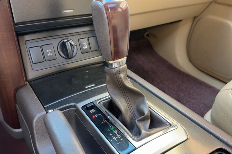 Used Toyota Prado 2014 4.0L Automatic TX-L NAVI Gear Lever