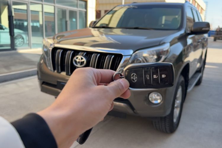 Used Toyota Prado 2014 4.0L Automatic TX-L NAVI Interior 1