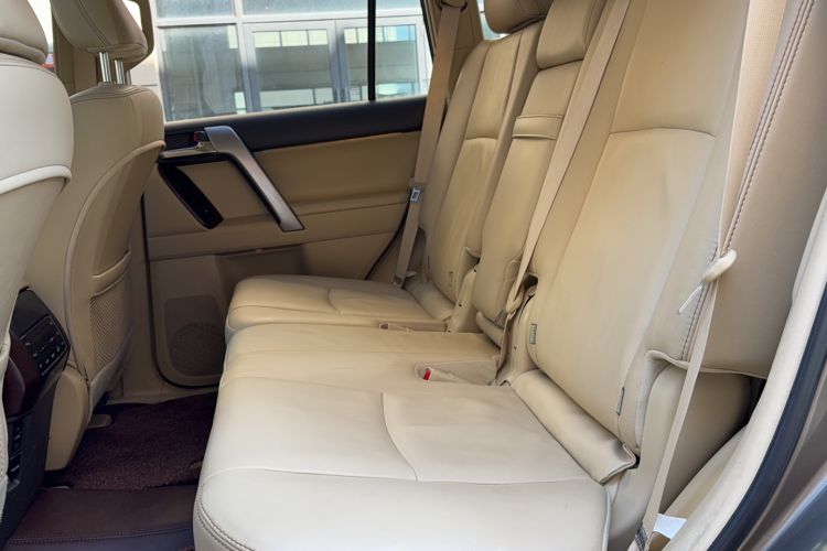 Used Toyota Prado 2014 4.0L Automatic TX-L NAVI Interior 4
