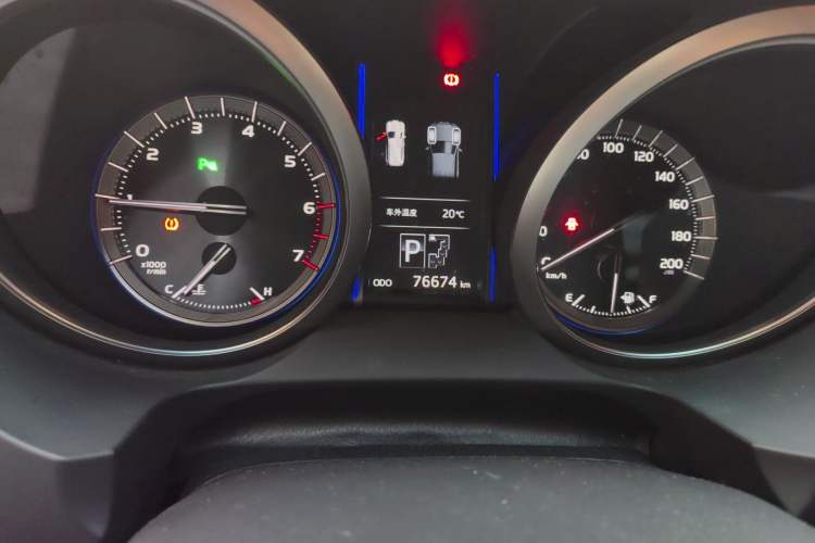 Used Toyota Prado 2014 4.0L Automatic TX-L Odometer Close Up
