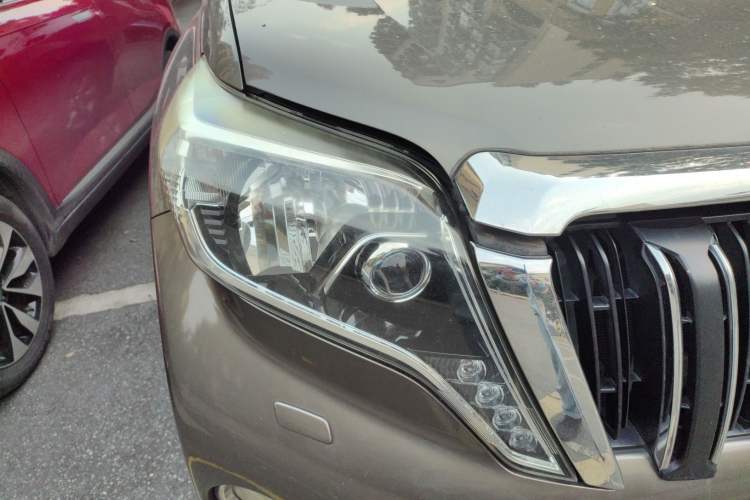 Used Toyota Prado 2014 4.0L Automatic TX-L Right Front Headlight