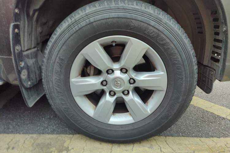 Used Toyota Prado 2014 4.0L Automatic TX-L Right Front Wheel Hub