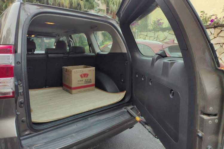 Used Toyota Prado 2014 4.0L Automatic TX-L Trunk