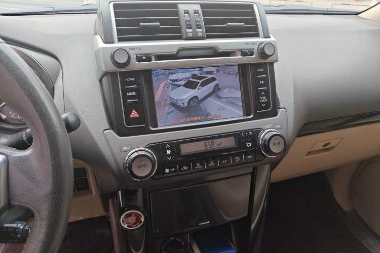 Used Toyota Prado 2014 2.7L Automatic Luxury Edition Audio And AC Panel