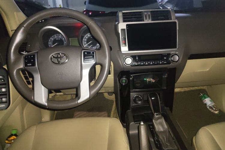 Used Toyota Prado 2014 2.7L Automatic Standard Edition Center Console