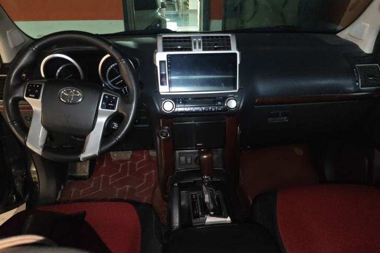 Used Toyota Prado 2014 4.0L Automatic TX-L Center Console