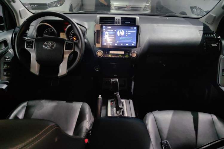 Used Toyota Prado 2014 2.7L Automatic Standard Edition Center Console