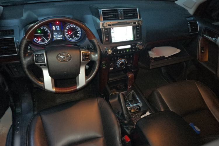 Used Toyota Prado 2014 4.0L Automatic VX NAVI Center Console