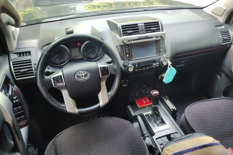 Used Toyota Prado 2014 4.0L Automatic TX Center Console