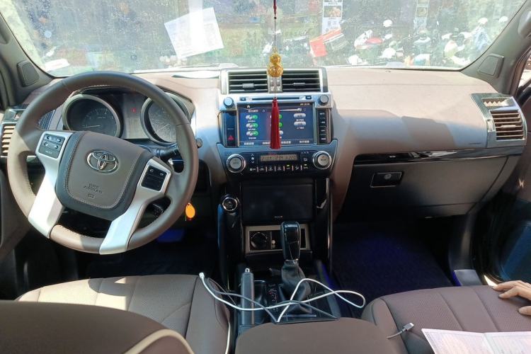 Used Toyota Prado  Center Console