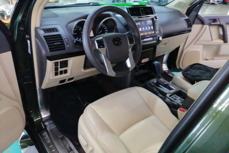 Used Toyota Prado 2014 2.7L Automatic Standard Edition Center Console