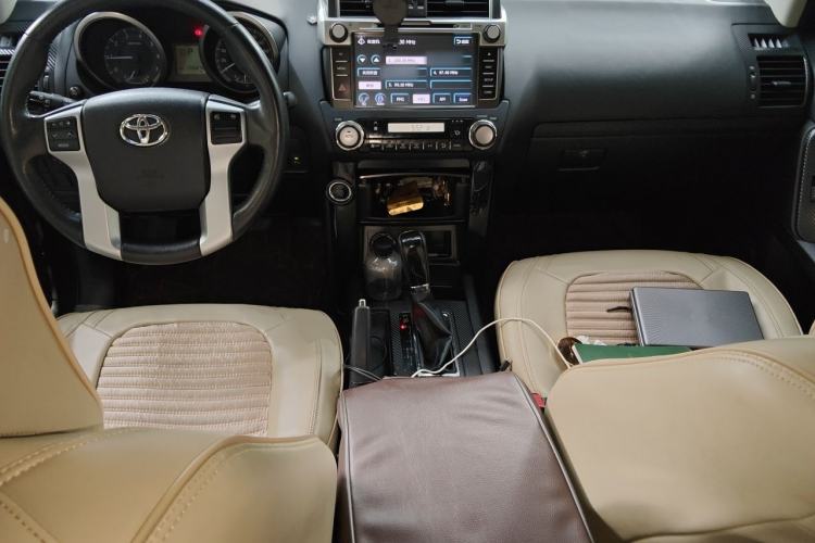 Used Toyota Prado 2014 2.7L Automatic Standard Edition Center Console
