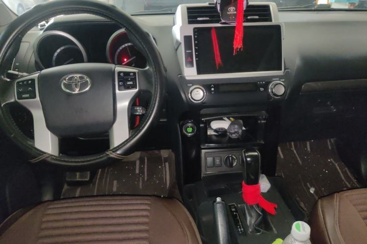 Used Toyota Prado 2014 4.0L Automatic TX-L Center Console