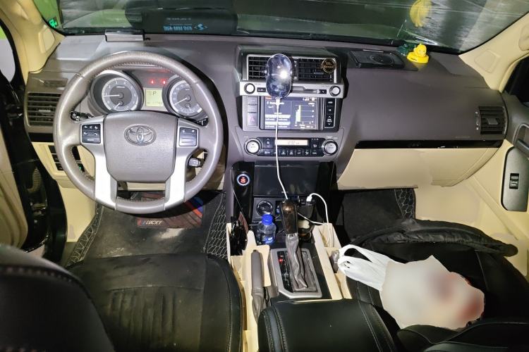 Used Toyota Prado 2014 2.7L Middle East Version Parallel Import Center Console