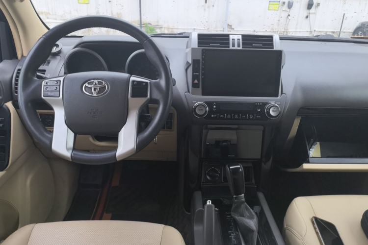 Used Toyota Prado 2014 2.7L Automatic Standard Edition Center Console